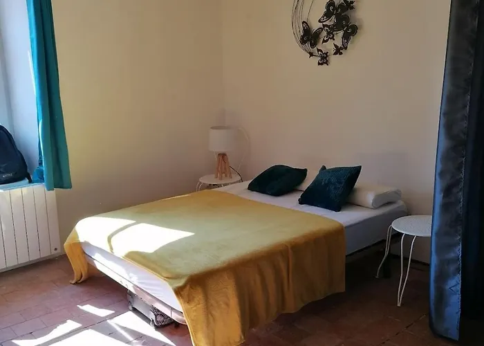 Home, Léonard Des Bois